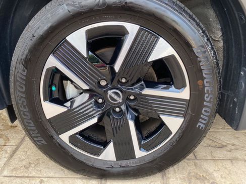 Certified 2025 Nissan Kicks SV AWD/4WD image 13