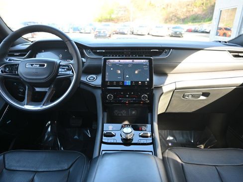 Used 2023 Jeep Grand Cherokee Overland AWD/4WD image 18