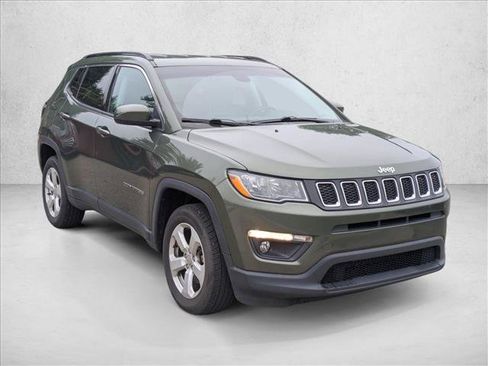 Used 2020 Jeep Compass Latitude w/ Cold Weather Group AWD/4WD image 3