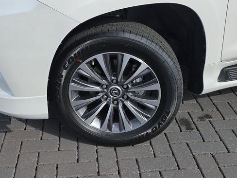 Used 2023 Lexus GX 460 Luxury w/ Accessory Package image 7