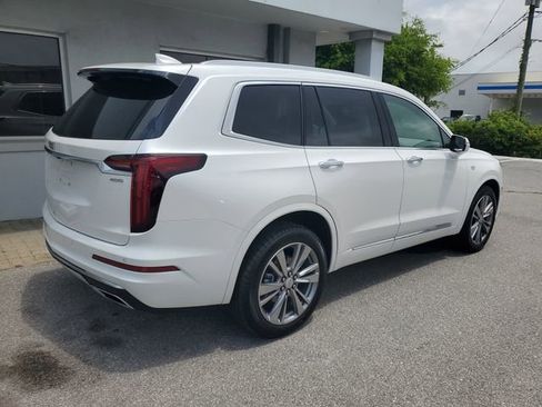 Used 2025 Cadillac XT6 Premium Luxury AWD/4WD image 8
