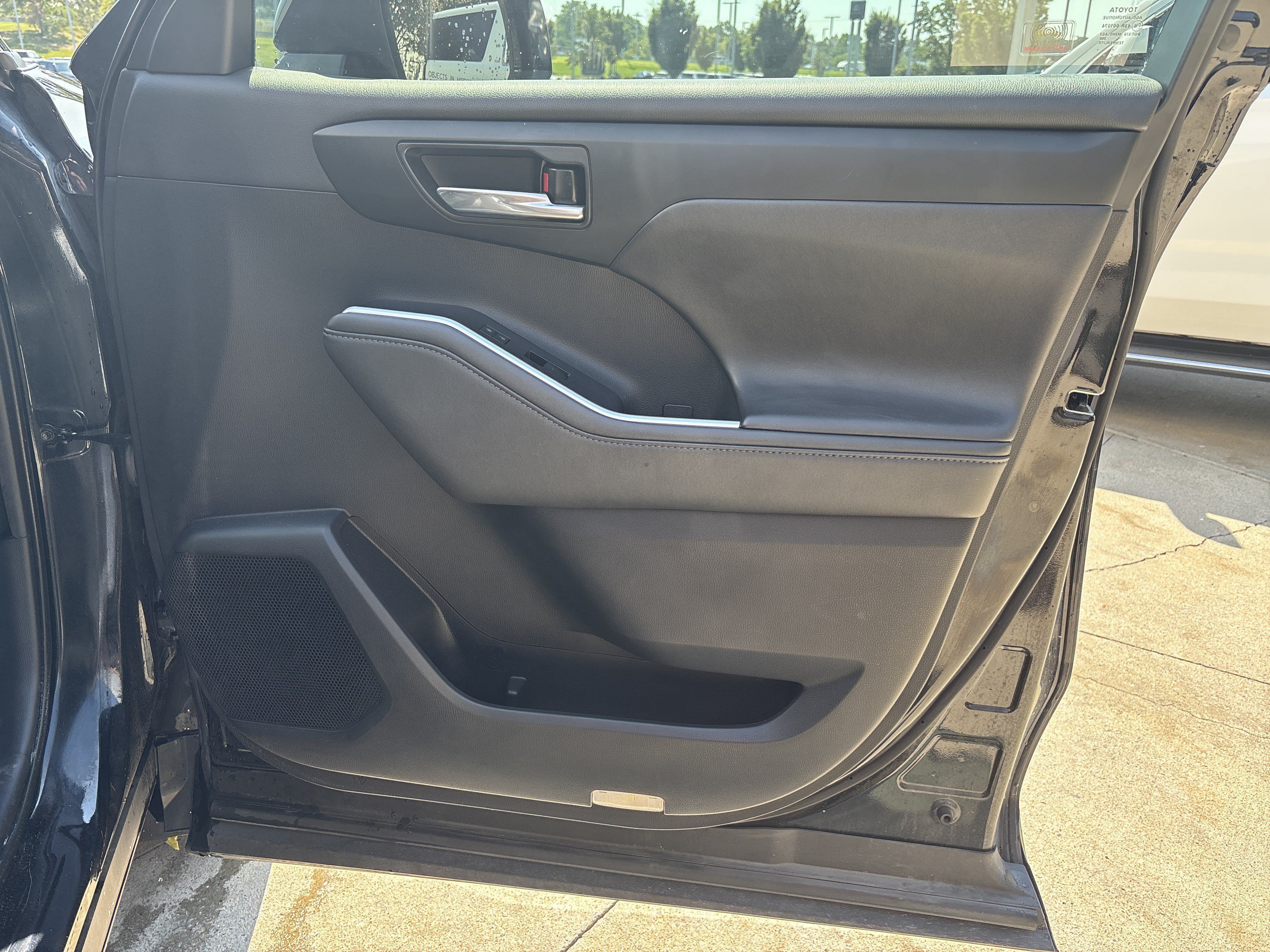 Used 2020 Toyota Highlander XLE AWD/4WD image 26