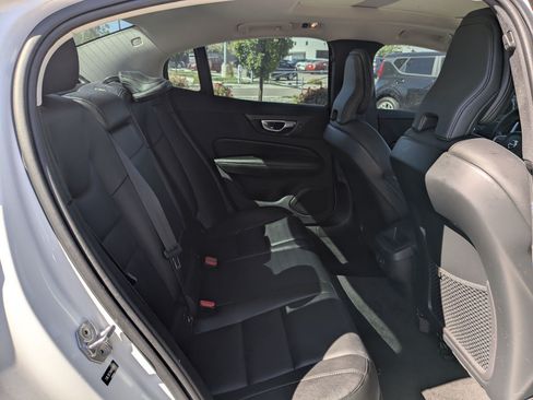 Used 2022 Volvo S60 B5 Momentum w/ Premium Package FWD image 33