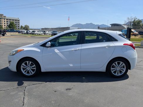 Used 2015 Hyundai Elantra GT FWD image 2