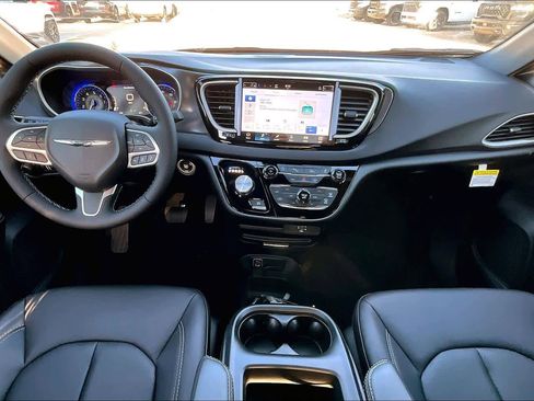 New 2026 Chrysler Voyager LX image 6