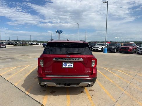 Used 2023 Ford Explorer Limited w/ Equipment Group 301A AWD/4WD image 6