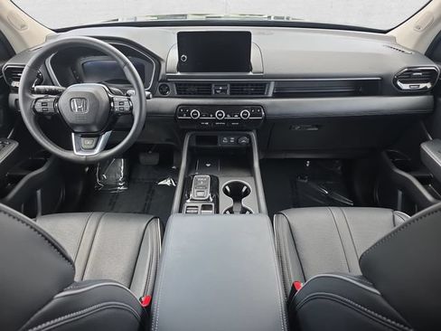Used 2025 Honda Pilot Elite image 9