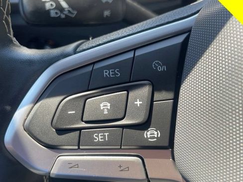 Certified 2022 Volkswagen Atlas Cross Sport SE AWD/4WD image 29