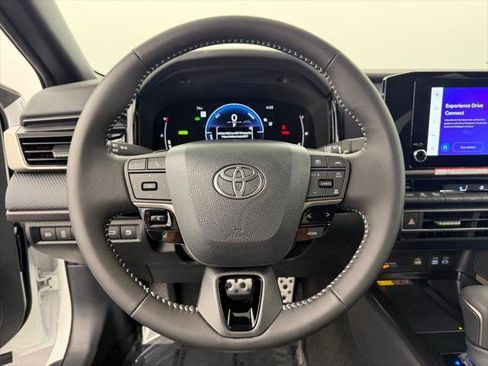 Used 2026 Toyota Camry SE FWD image 25