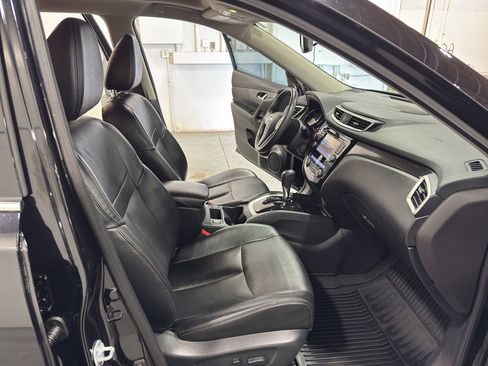 Used 2016 Nissan Rogue SV AWD/4WD image 30