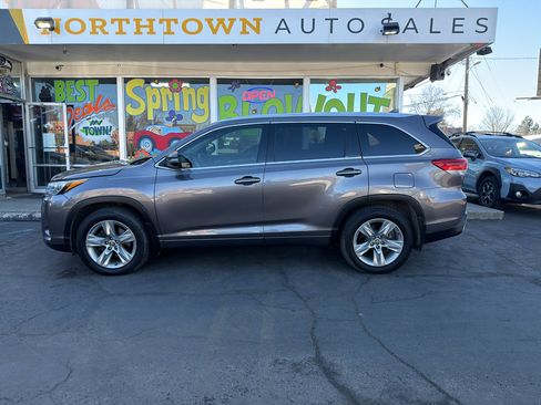 Used 2018 Toyota Highlander Limited image 3