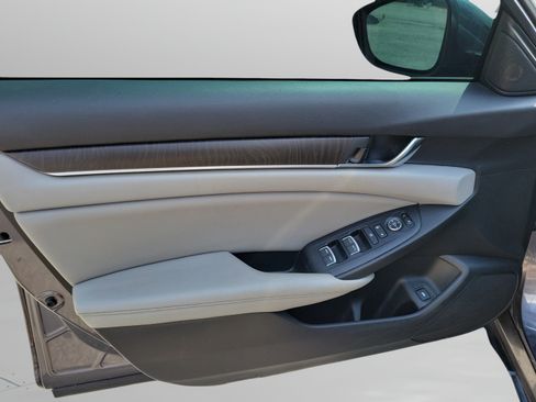Used 2019 Honda Accord EX image 11