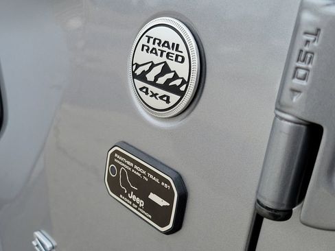 Used 2021 Jeep Wrangler Unlimited Sahara image 10