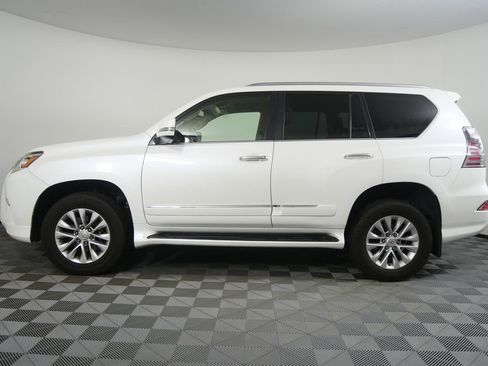 Used 2017 Lexus GX 460 Premium w/ Premium Package image 6