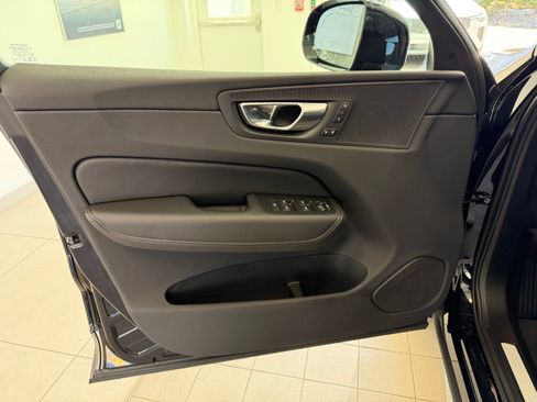 Certified 2025 Volvo XC60 B5 Core AWD/4WD image 15