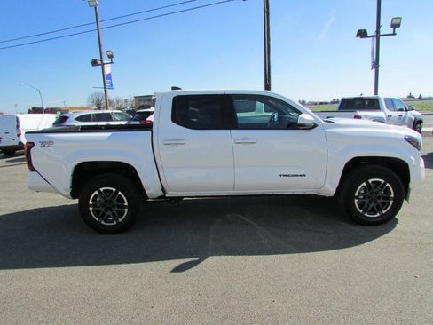 Used 2024 Toyota Tacoma TRD Sport image 6