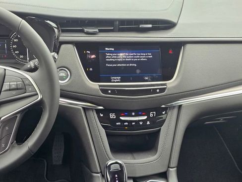 New 2026 Cadillac XT5 Luxury image 16