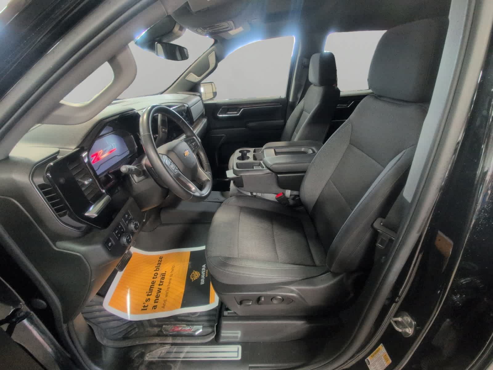 Used 2024 Chevrolet Silverado 1500 LT AWD/4WD image 9