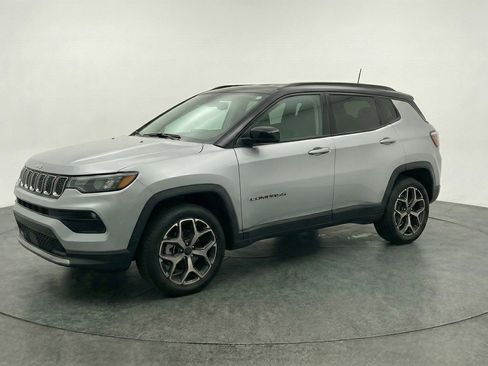 Used 2025 Jeep Compass Limited AWD/4WD image 3