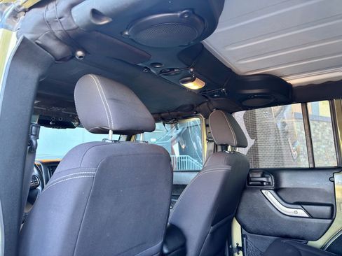 Used 2013 Jeep Wrangler Unlimited Rubicon w/ Connectivity Group image 32