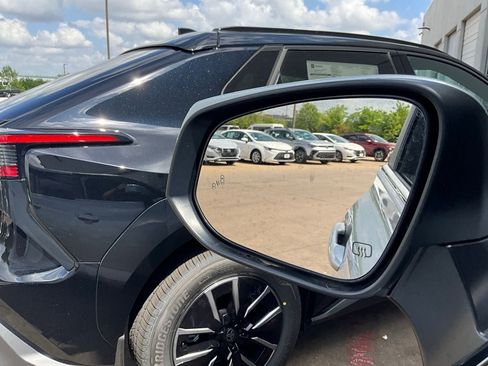 Used 2025 Toyota Highlander LE image 20