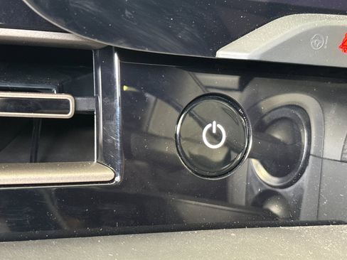 Used 2025 Porsche Taycan Turbo image 22