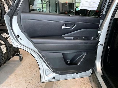 Used 2022 Nissan Pathfinder SL AWD/4WD image 20