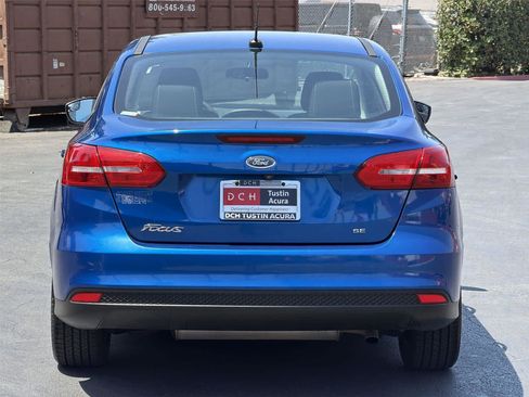 Used 2018 Ford Focus SE w/ SE Appearance Package FWD image 6