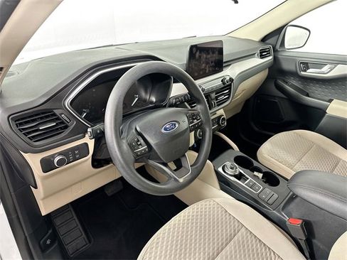 Used 2020 Ford Escape SE image 19