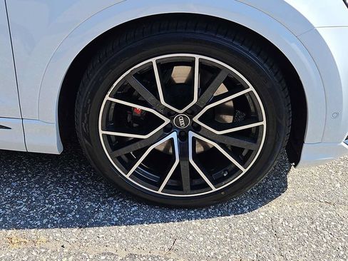 Used 2023 Audi SQ8 Prestige AWD/4WD image 9