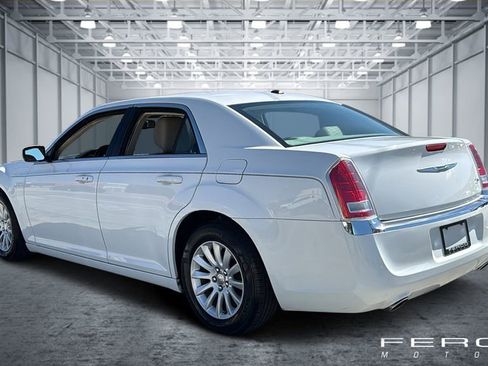 Used 2014 Chrysler 300 image 3