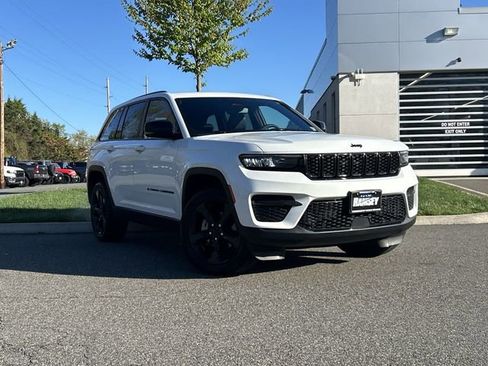 Used 2023 Jeep Grand Cherokee Altitude AWD/4WD image 1