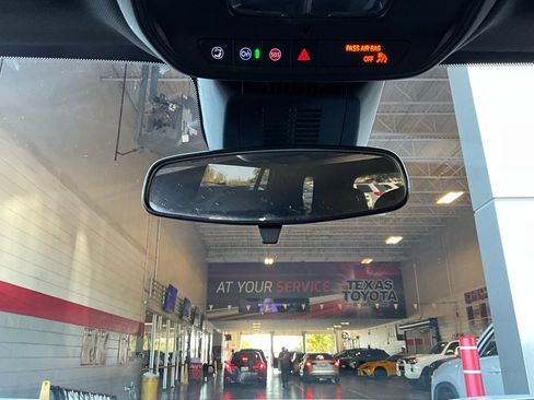 Used 2025 Chevrolet Equinox LT image 17