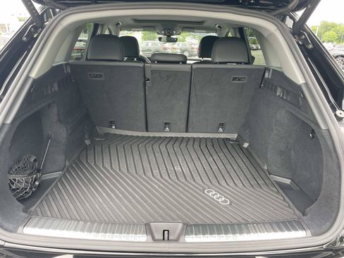 Used 2025 Audi Q5 Premium w/ Convenience Package AWD/4WD image 9