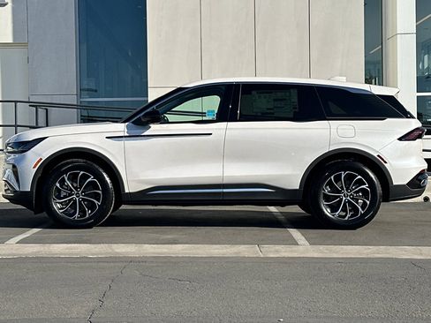 New 2026 Lincoln Nautilus Premier image 6