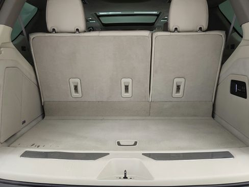 Used 2021 Cadillac Escalade Premium Luxury Platinum RWD image 33