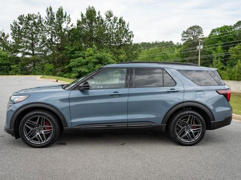 Used 2025 Ford Explorer ST AWD/4WD image 5