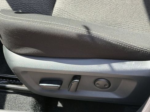 Used 2025 Nissan Rogue SV FWD image 5