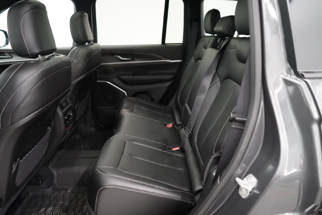 Used 2026 Jeep Grand Cherokee Limited AWD/4WD image 42