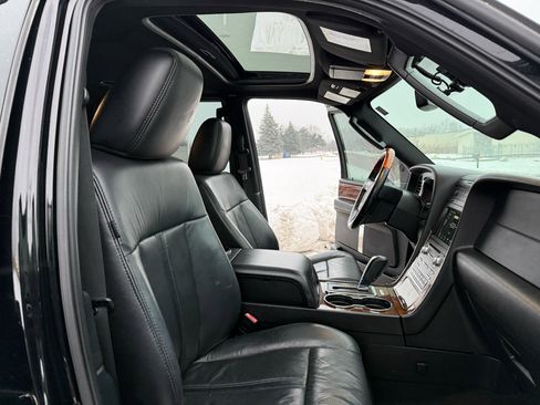 Used 2016 Lincoln Navigator Select image 34