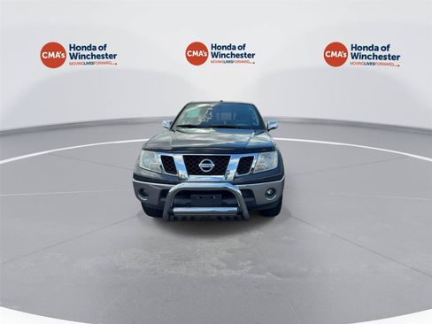 Used 2014 Nissan Frontier SL w/ SL Moonroof Package AWD/4WD image 6