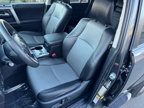 Used 2017 Toyota 4Runner SR5 Premium image 24