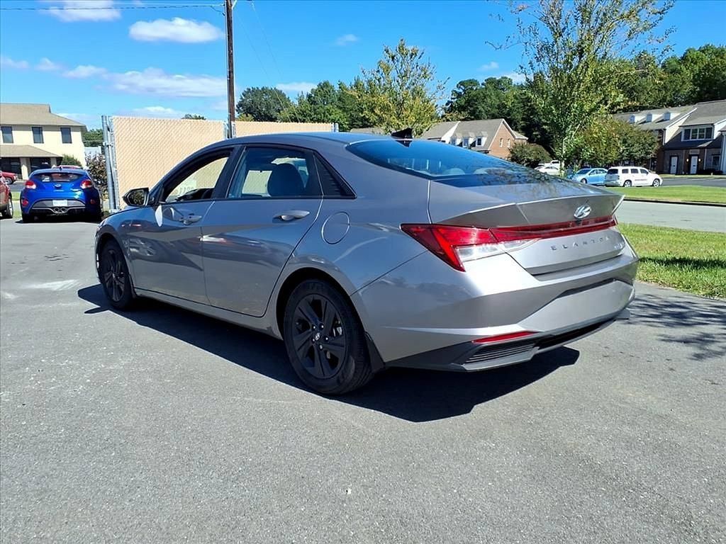 Used 2023 Hyundai Elantra Blue FWD image 25