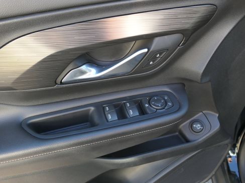 Used 2022 GMC Terrain SLE w/ Driver Convenience Package image 12