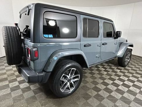 Used 2024 Jeep Wrangler Unlimited AWD/4WD image 3