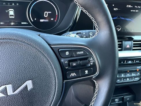 Used 2022 Kia Niro EX w/ Cold Weather Package image 25