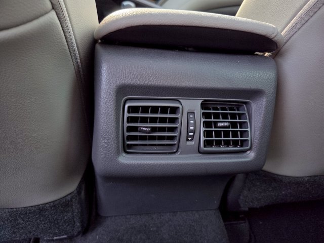 Used 2020 Toyota Camry XSE FWD image 13