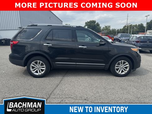 Used 2014 Ford Explorer XLT w/ Equipment Group 201A AWD/4WD image 9