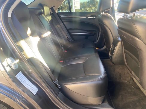Used 2016 Chrysler 300 Limited image 38