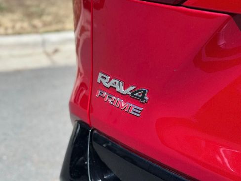 Used 2023 Toyota RAV4 SE w/ Weather & Moonroof Package image 11